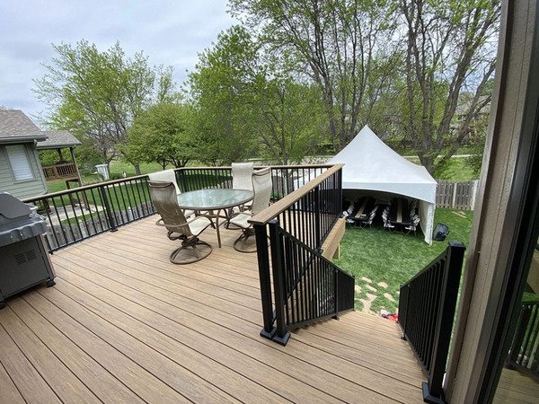 Deck with drink rail