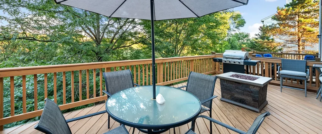 patio-furniture-on-rooftop-deck