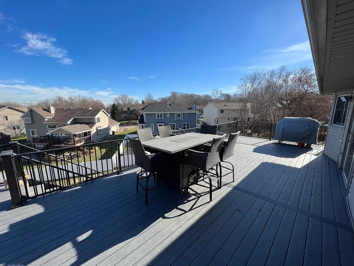 A renovated deck with composite decking and aluminum railings