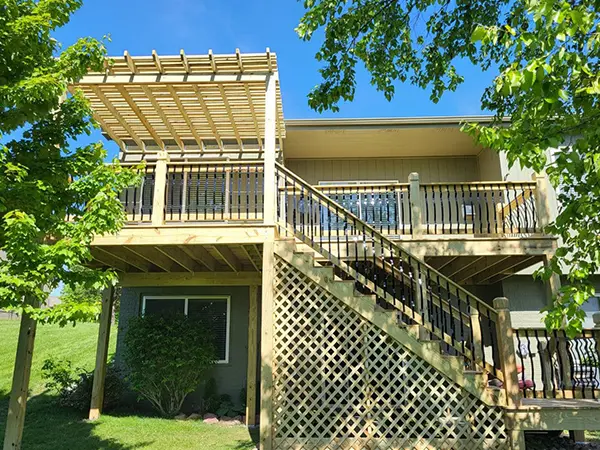 Lattice decking skirting on a large deck