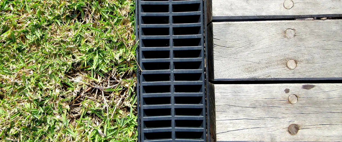 A deck drainage for a ground-level deck