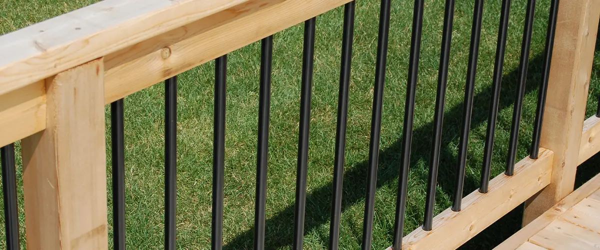 Wood balustrade with aluminum railing