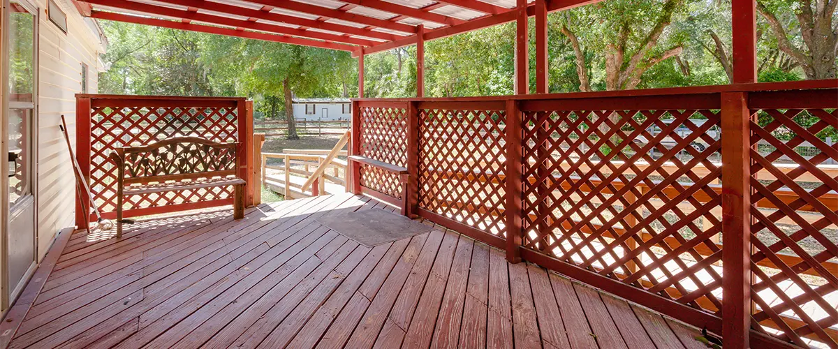 lattice-design-railing-and-wood-deck