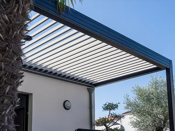 Aluminum patio enclosure