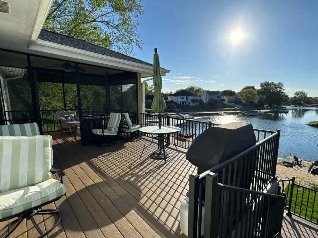 Screened-In Porch in Council Bluffs, IA screened in porch 1