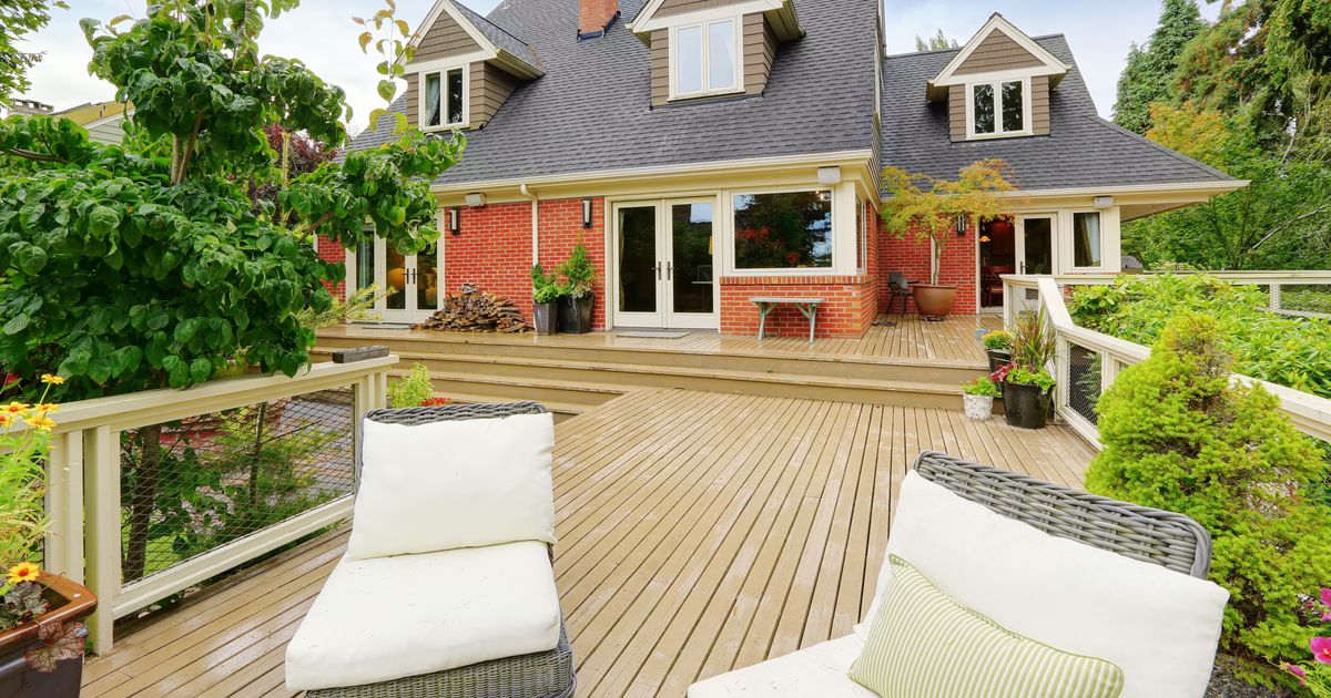 Blog How Long Does a Deck Last in Lincoln, NE? Factors That Affect Lifespan